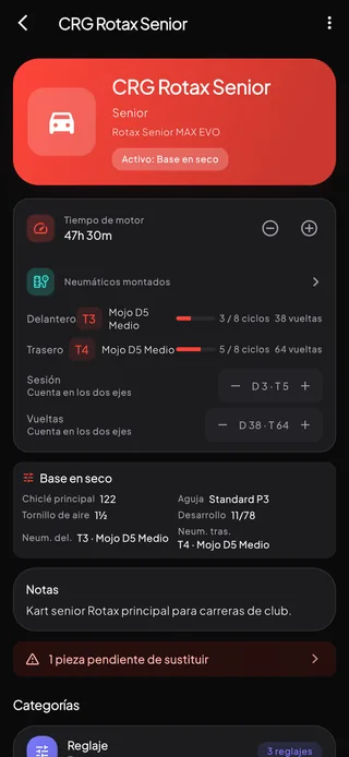 La pantalla de un kart: sus horas de motor, los neumáticos montados delante y detrás con sus ciclos térmicos y vueltas, controles que suman una sesión y vueltas en los dos ejes a la vez, el reglaje activo y una pieza con el cambio vencido.
