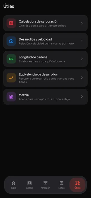 La pestaña Herramientas con la calculadora de carburación, desarrollos y velocidad, longitud de cadena, equivalencia de piñones y mezcla.