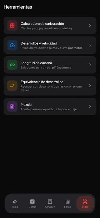 La pestaña Herramientas con la calculadora de carburación, desarrollos y velocidad, longitud de cadena, equivalencia de piñones y mezcla.