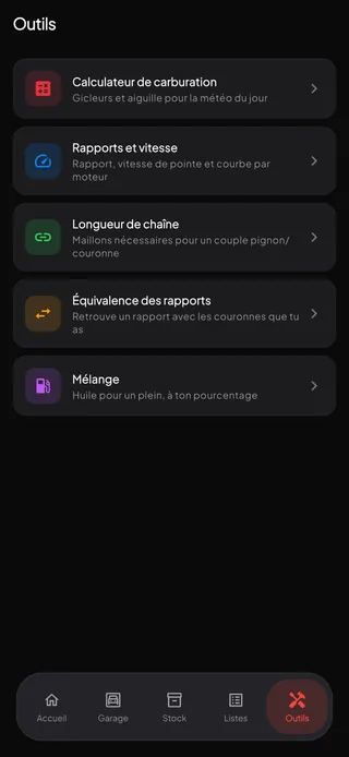 L'onglet Outils listant le calculateur de carburation, rapports et vitesse, longueur de chaîne, équivalence et mélange.
