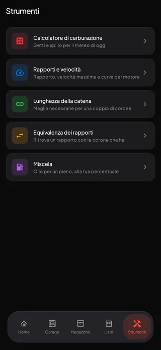 La scheda Strumenti con il calcolatore di carburazione, rapporti e velocità, lunghezza della catena, equivalenza dei rapporti e miscela.