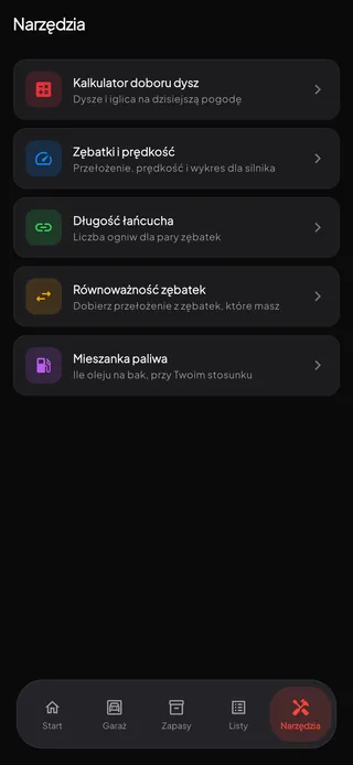 Zakładka Narzędzia z kalkulatorem dysz, zębatkami i prędkością, długością łańcucha, równoważnością zębatek i mieszanką paliwa.