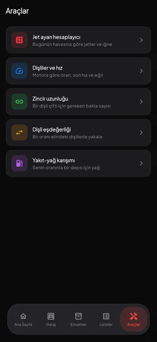 Jet ayarı hesaplayıcısını, dişliler ve hızı, zincir uzunluğunu, dişli eşdeğerliğini ve yakıt karışımını listeleyen Araçlar sekmesi.